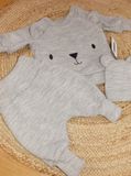 Pletená dojčenská sada 3D Medvedík, svetrík, tepláčiky + čiapočka Kazum, béžová, veľ. 74