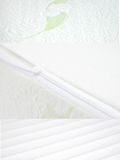 Dojčenský vankúš - klin Sensillo biely Luxe s aloe vera 30x38 cm do kočíka biela 